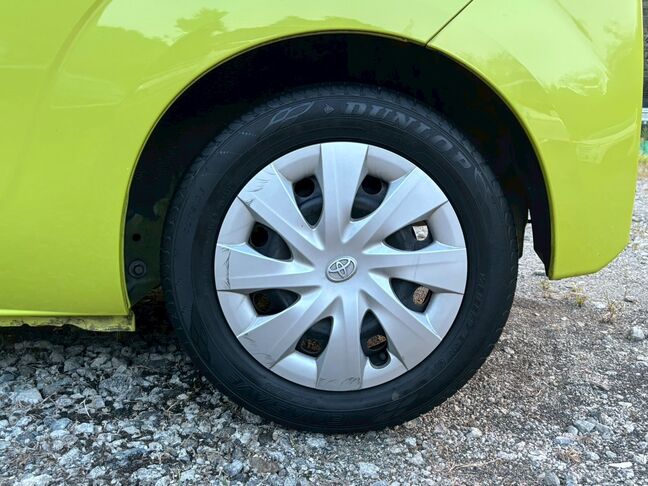 足元までしっかりと点検・整備済みです。 タイヤの状態も良好で、安全なドライブをサポートします。【スペイド】